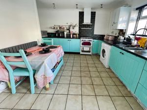 Kitchen Diner- click for photo gallery